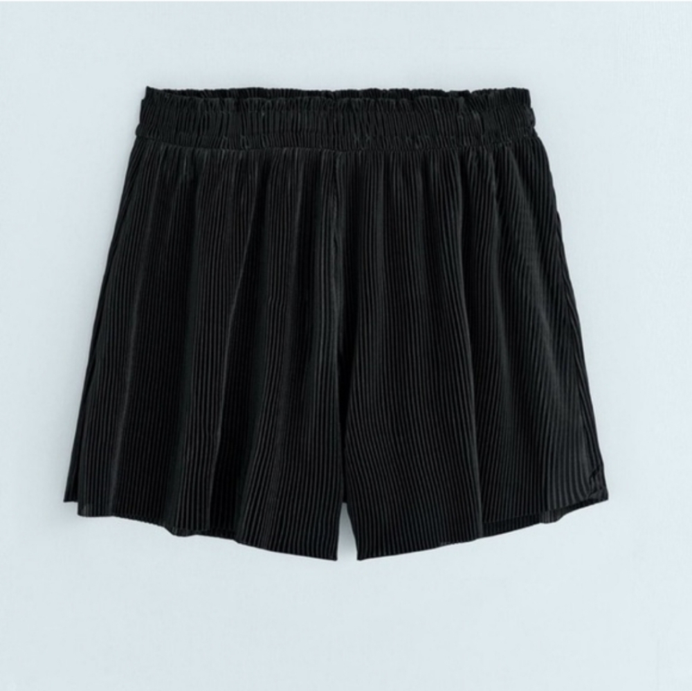 Gorgeous! Zara Black High Wasted, Elastic Pull On Pleated Shorts, Medium, EUC - Picture 2 of 8